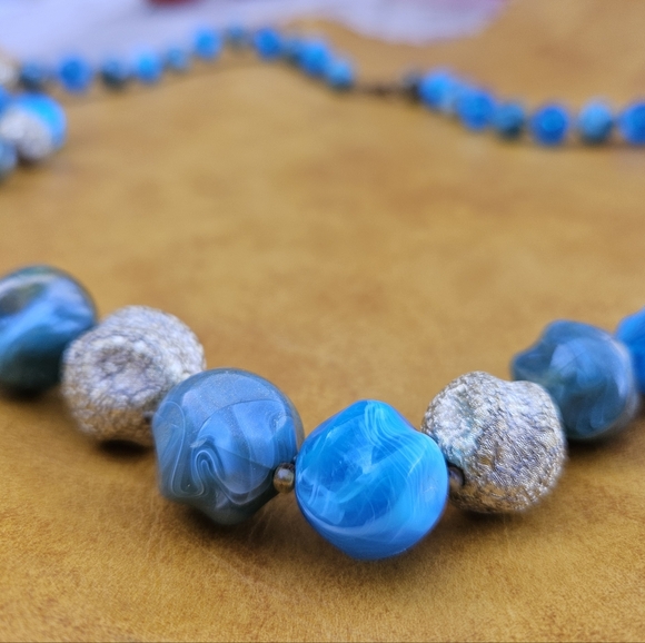 Pretty beaded necklace - Picture 1 of 5